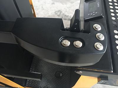 Right armrest with button switch